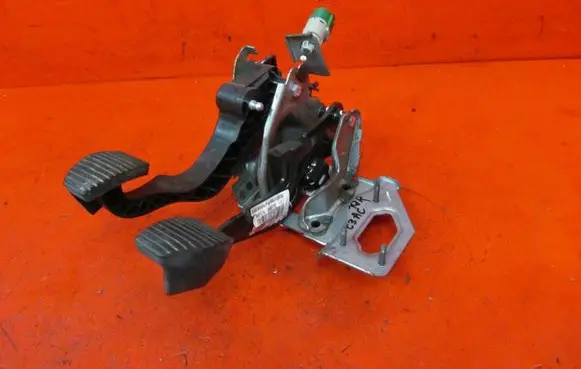Citroen C3 Aircross Pedal assembly 9807334080