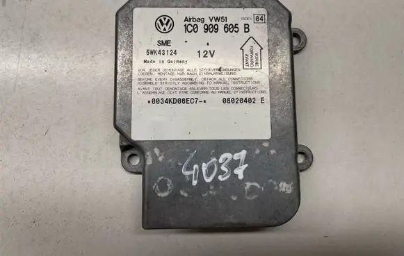 Volkswagen PASSAT B5 Airbag control unit/module 1C0909605B