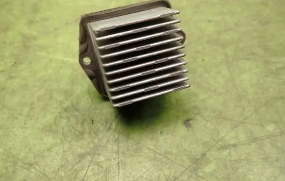 Suzuki Grand Vitara II Heater blower motor/fan resistor 