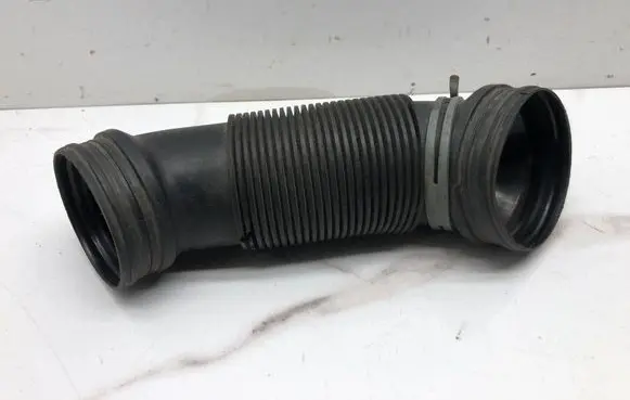 Volkswagen Golf V Air intake hose/pipe 1K0129684L 446149