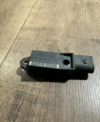 Mercedes-Benz E W211 Airbag deployment crash/impact sensor A0028202726 25571203A4 0220272850