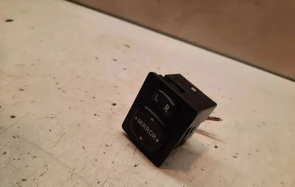 Toyota Corolla Verso E121 Wing mirror switch 769746 183574