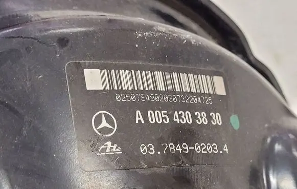 Mercedes-Benz C W203 Brake booster A0054303830
