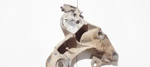 Audi A4 S4 B5 8D Engine mounting bracket 8d0199352h