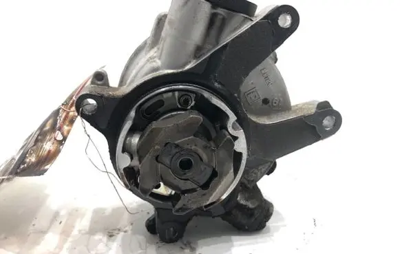 Opel Zafira C Vacuum pump
