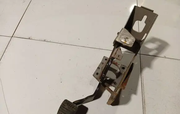 Chevrolet Captiva Brake pedal 