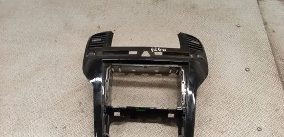 Opel Zafira B Radio/GPS head unit trim 
