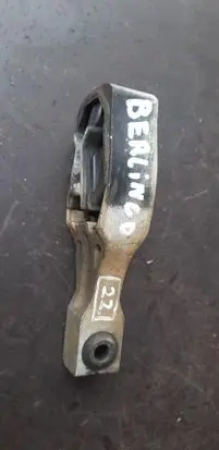 Citroen Berlingo Engine mounting bracket 9811786680