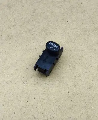 Passenger airbag on/off switch