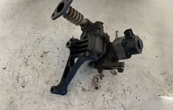 Nissan Navara D22 EGR valve