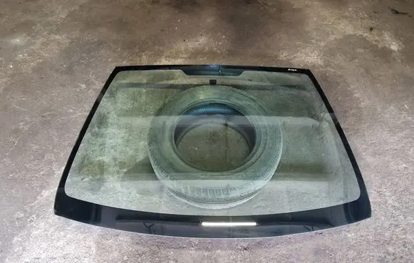 Toyota Aygo AB10 Front windscreen/windshield window AS1M1250DOT682 3R001585 43R001585