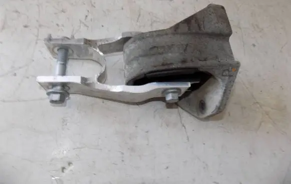 Volvo V60 Engine mount bracket 32139982 31480990