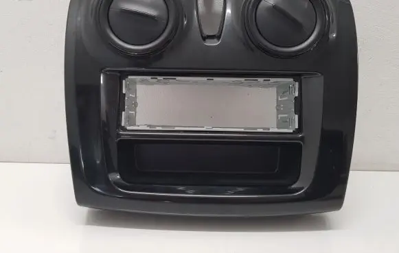 Dacia Sandero Dash center air vent grill 682609133R