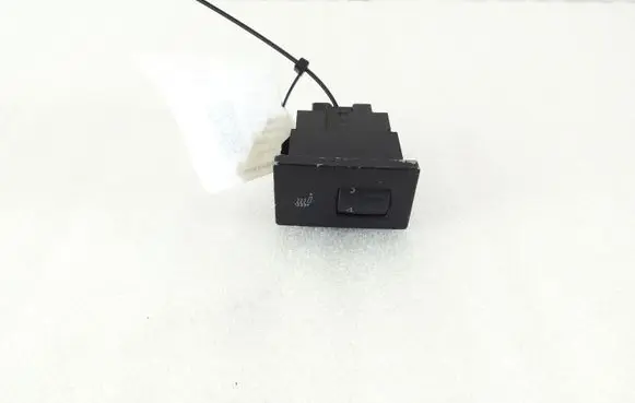 Volkswagen Touareg I Seat heating switch 7L6963570B 7L6963564A