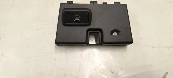 BMW i4 USB socket connector 6807232