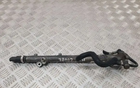 Mercedes-Benz C W202 Fuel main line pipe A6110700095 0445214004