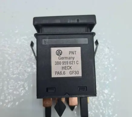 Volkswagen PASSAT B5 Windscreen/window heater switch 3B0959621C