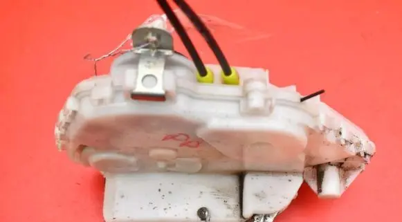 Honda CR-V Front door lock 72111-SWA-G1