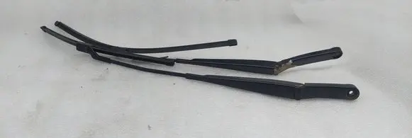 Front wiper blade arm