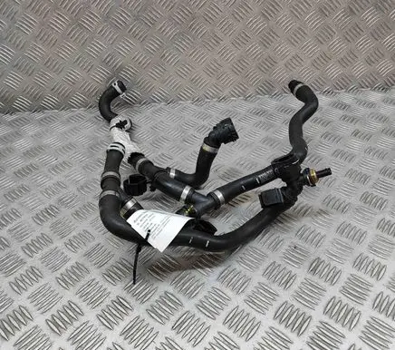 Volvo XC40 Engine coolant pipe/hose 32339740
