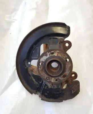 Volvo V70 Front wheel hub 6G912C447B