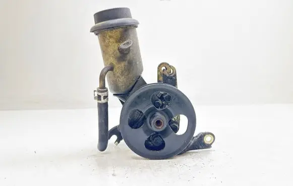 Toyota Yaris Power steering pump