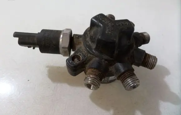 Ford Focus Fuel main line pipe R9144Z020C