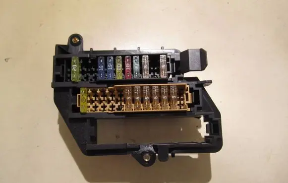 Audi A6 S6 C6 4F Fuse module 4F1971845A
