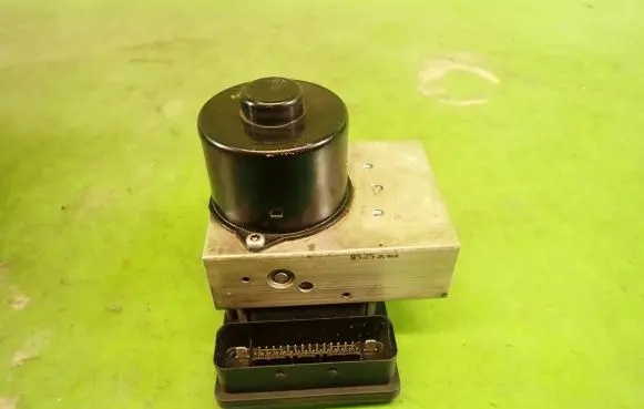 Mercedes-Benz C W203 ABS Pump