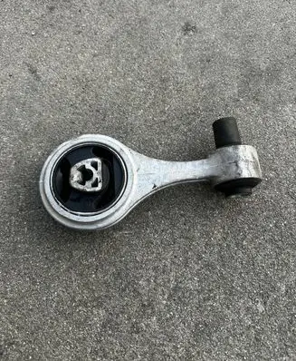 Fiat 500L Gearbox mounting bracket 