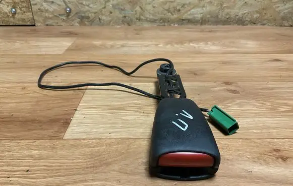 Volvo V50 Front seatbelt buckle 601225300B