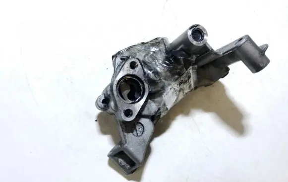 Volkswagen PASSAT B5 Oil pump 038115105b