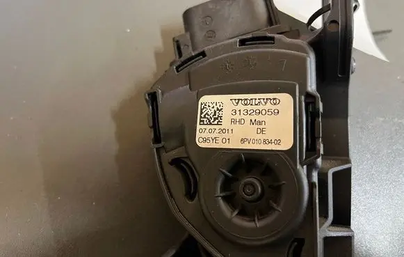 Volvo V60 Accelerator throttle pedal 31329059 6PV01083402