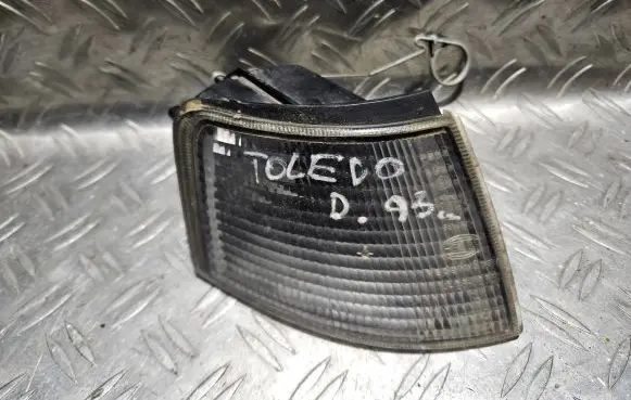 Seat Toledo I (1L) Front indicator light 961592 6R015034