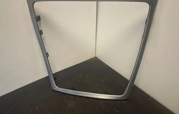 Volvo V70 Radio/GPS head unit trim 30672110