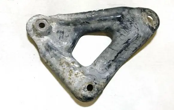 Honda CR-V Engine mounting bracket