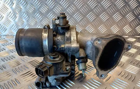 Toyota Avensis T220 Throttle valve 8967221020
