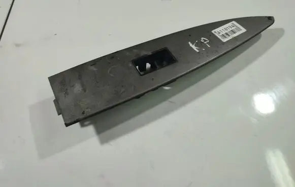 Toyota Avensis T270 Front door window switch trim 7L2320520
