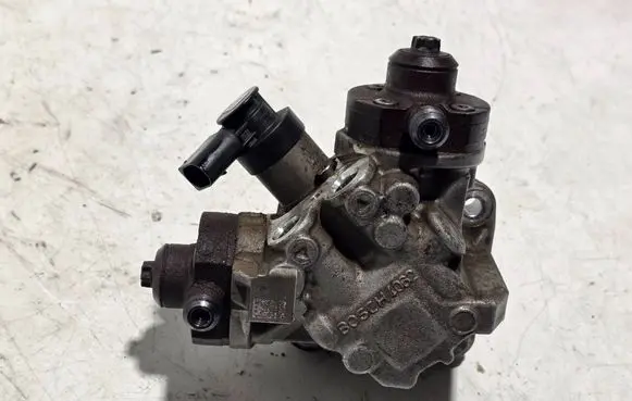 Fuel injection high pressure pump