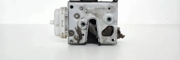 Audi A4 S4 B5 8D Front door lock 8D1837016C