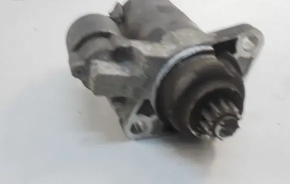 Volkswagen Polo IV 9N3 Starter motor 1005831344