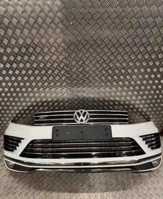 Volkswagen Touareg II Front bumper 