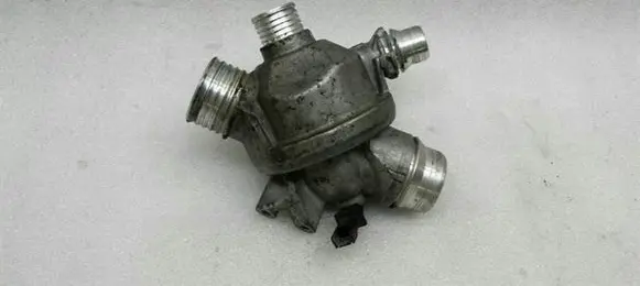 Thermostat/thermostat housing