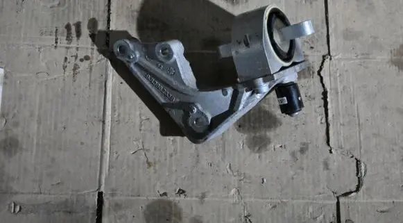 Porsche Taycan 9J1 Engine mount bracket 9J1399233B555525
