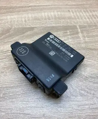 Audi A3 S3 8P Gateway control module 1K0907530J 1K0907951