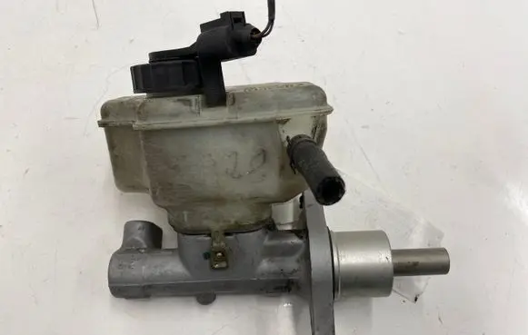 Volkswagen Touran I Master brake cylinder 1K1614019K