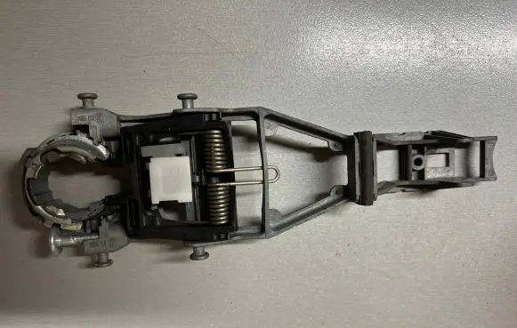 Volkswagen Touran I Front door coupe exterior handle/bracket 1K0837886A