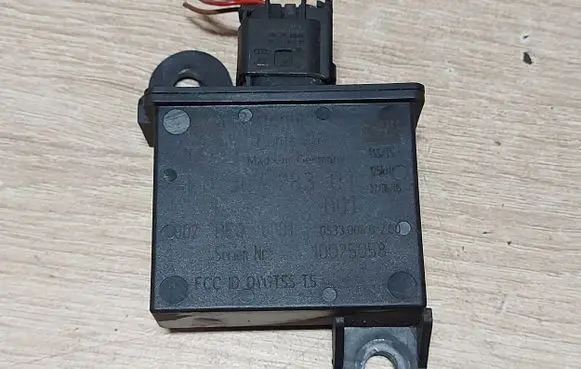 Audi Q7 4L Tire pressure sensor 4F0907283