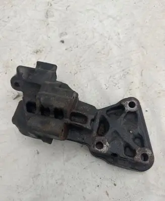 Volvo V70 Engine mounting bracket 8653851