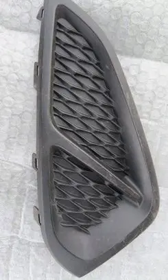 Ford Fiesta Front bumper lower grill C8L6C
